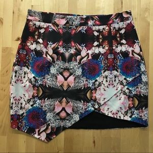Asymmetrical Abstract Print Mini Skirt - L or 10